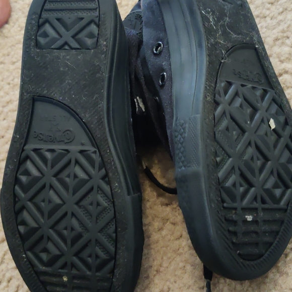 Black youth chuck taylors - Picture 3 of 3